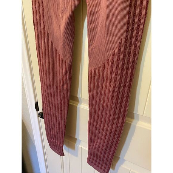 Fabletics Pink High Waisted Seamless Rib Legging - Size M - Picture 5 of 13